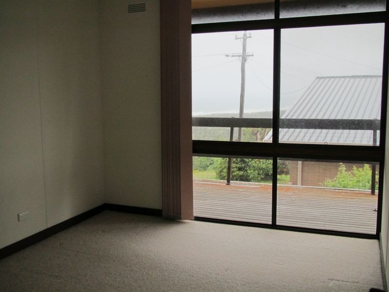 49 Oceanview Parade, Lakes Entrance VIC 3909