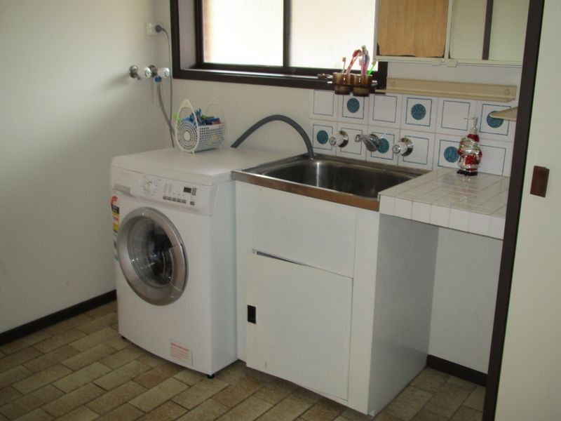 49 Oceanview Parade, Lakes Entrance VIC 3909