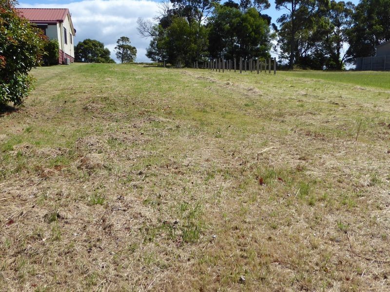 48 Capes Road, Lakes Entrance VIC 3909