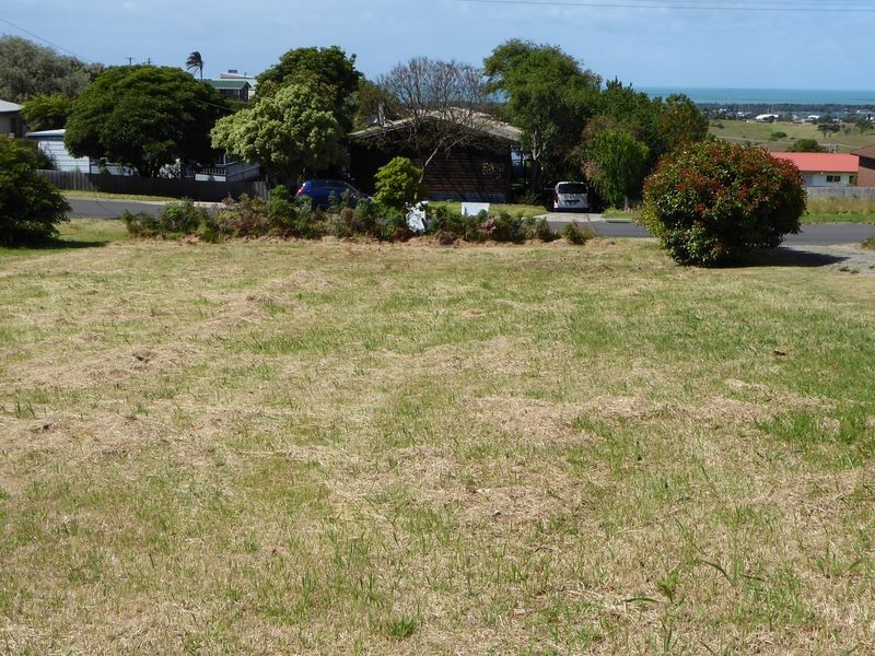 48 Capes Road, Lakes Entrance VIC 3909