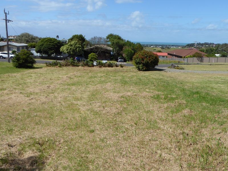 48 Capes Road, Lakes Entrance VIC 3909