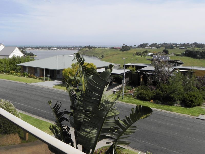 56 Nautilus Way, Lakes Entrance VIC 3909