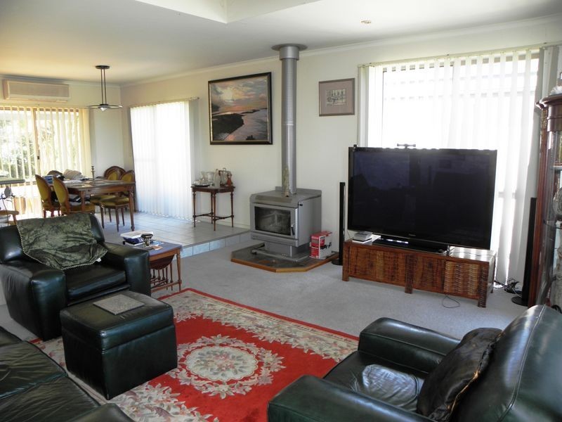 56 Nautilus Way, Lakes Entrance VIC 3909