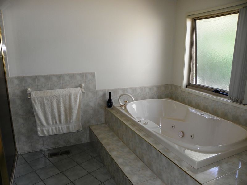 56 Nautilus Way, Lakes Entrance VIC 3909