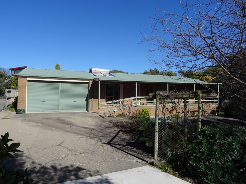 1A Larkins Place, Lake Tyers Beach VIC 3909