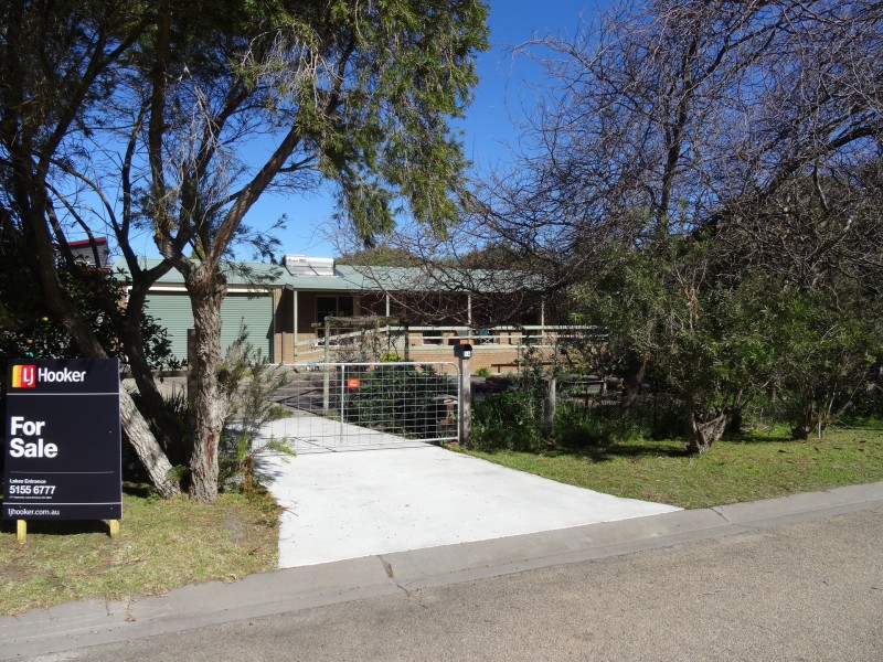 1A Larkins Place, Lake Tyers Beach VIC 3909
