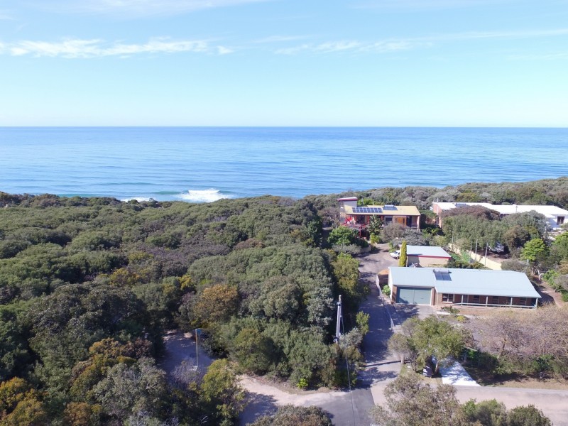 1A Larkins Place, Lake Tyers Beach VIC 3909