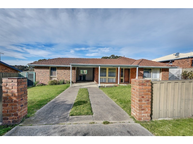 16 Reeves Street, Kalimna VIC 3909