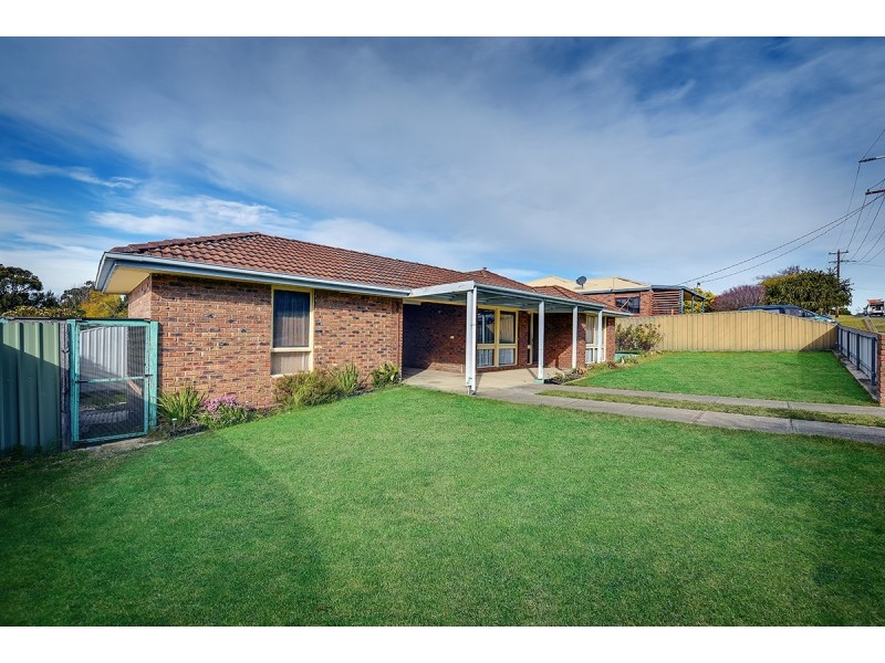 16 Reeves Street, Kalimna VIC 3909