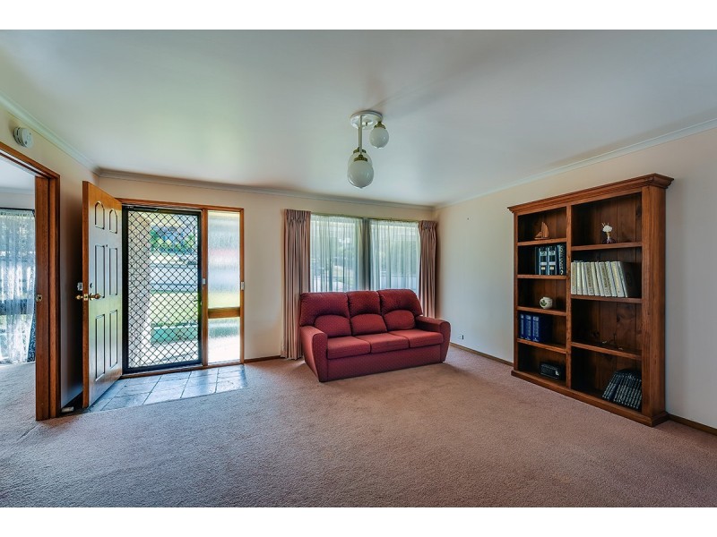 16 Reeves Street, Kalimna VIC 3909