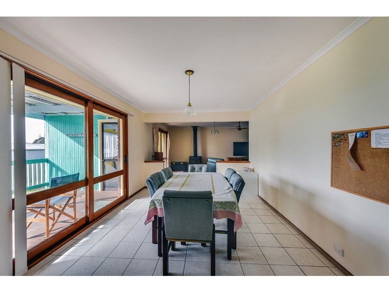 16 Reeves Street, Kalimna VIC 3909