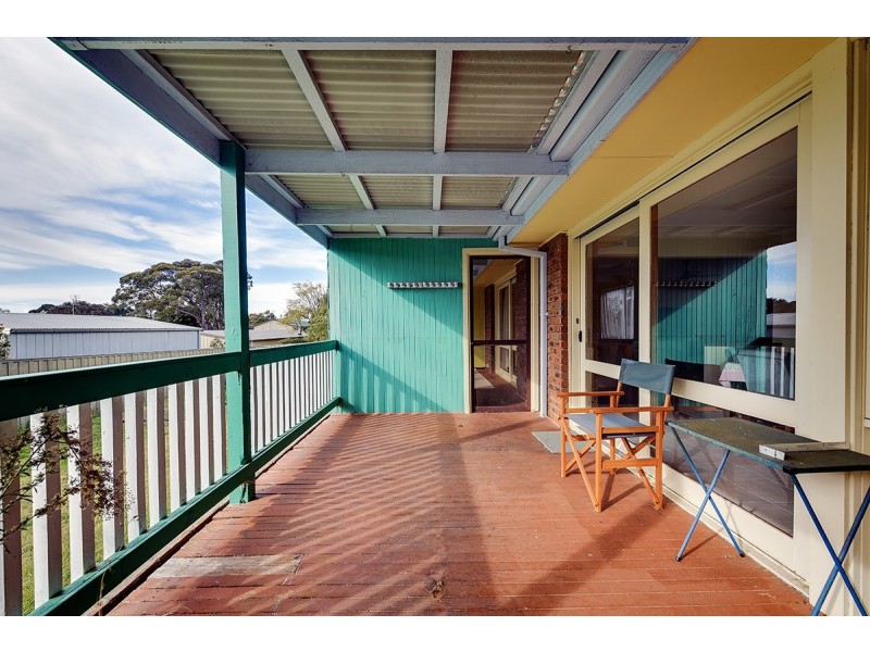 16 Reeves Street, Kalimna VIC 3909