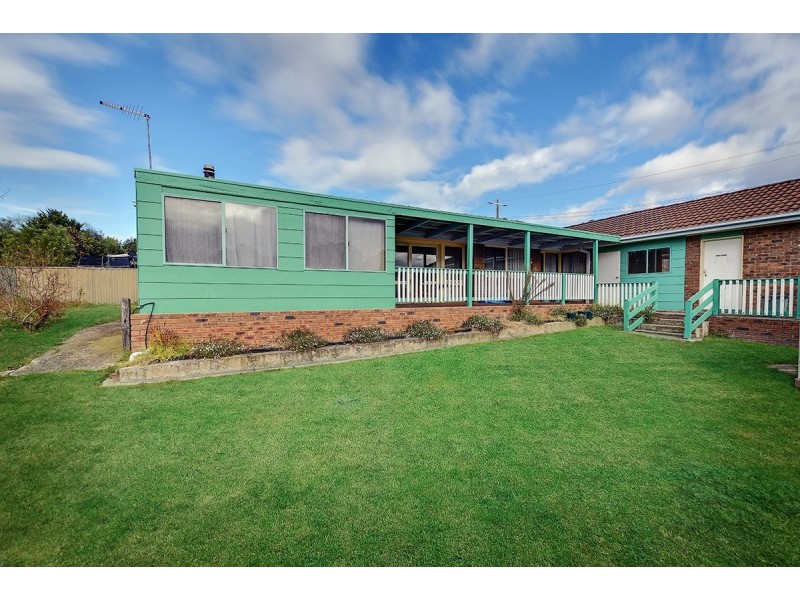 16 Reeves Street, Kalimna VIC 3909