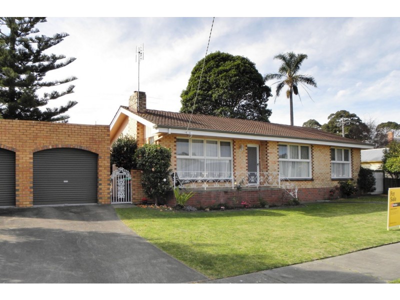 6 Macrae Court, Lakes Entrance VIC 3909