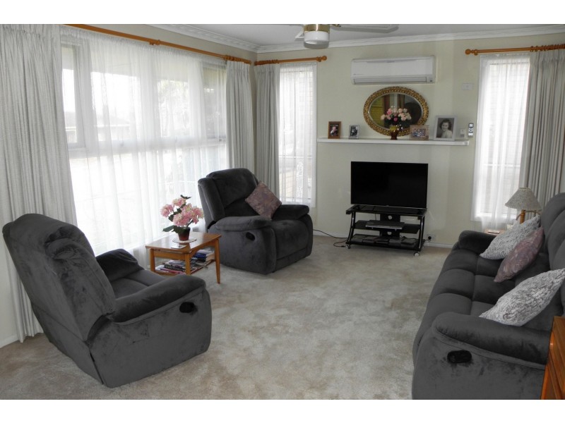 6 Macrae Court, Lakes Entrance VIC 3909