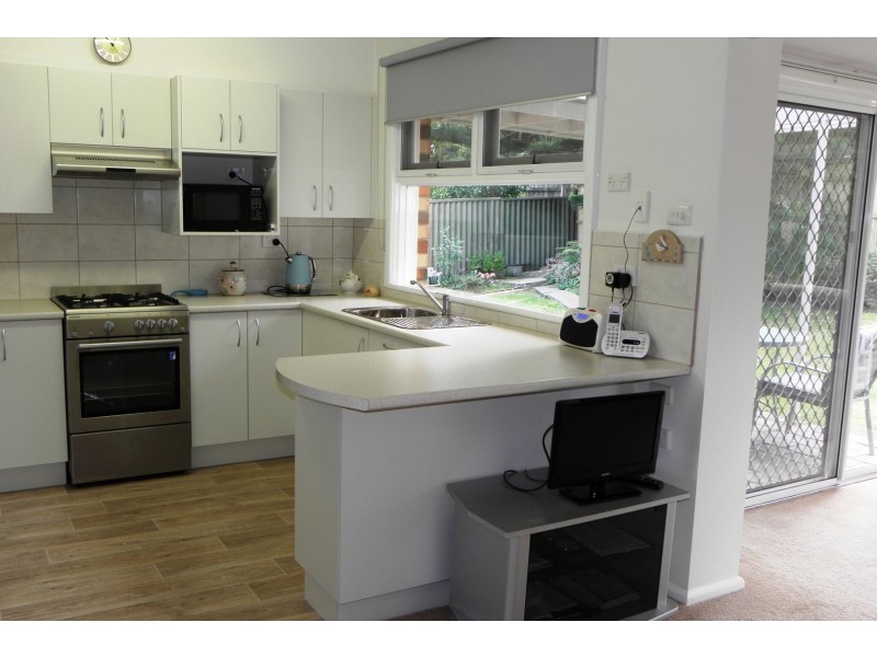 6 Macrae Court, Lakes Entrance VIC 3909