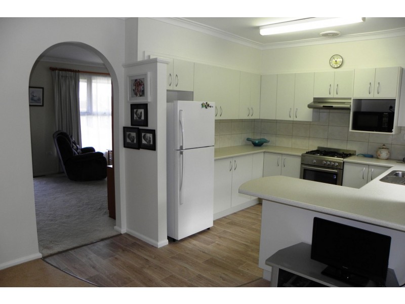 6 Macrae Court, Lakes Entrance VIC 3909