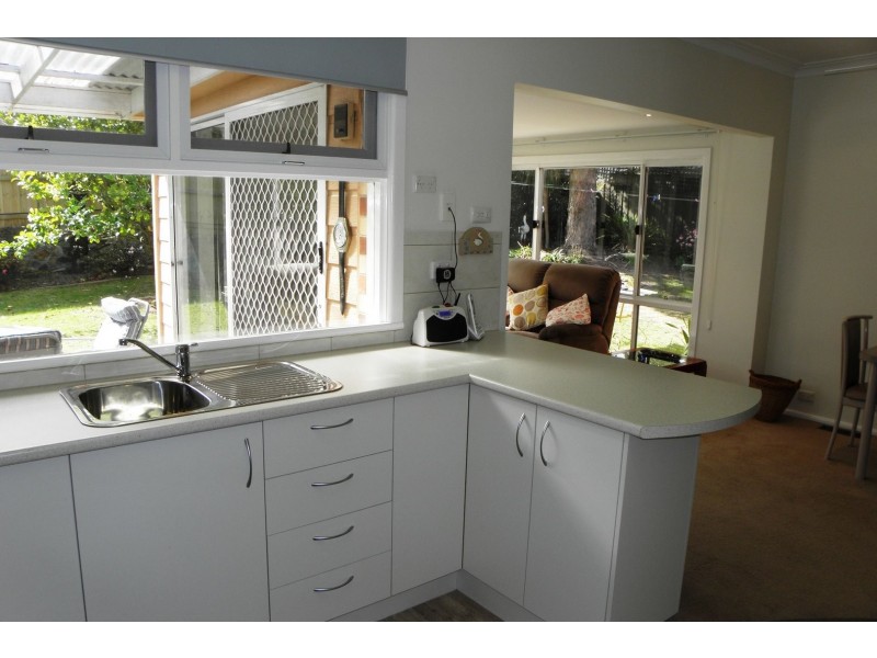 6 Macrae Court, Lakes Entrance VIC 3909