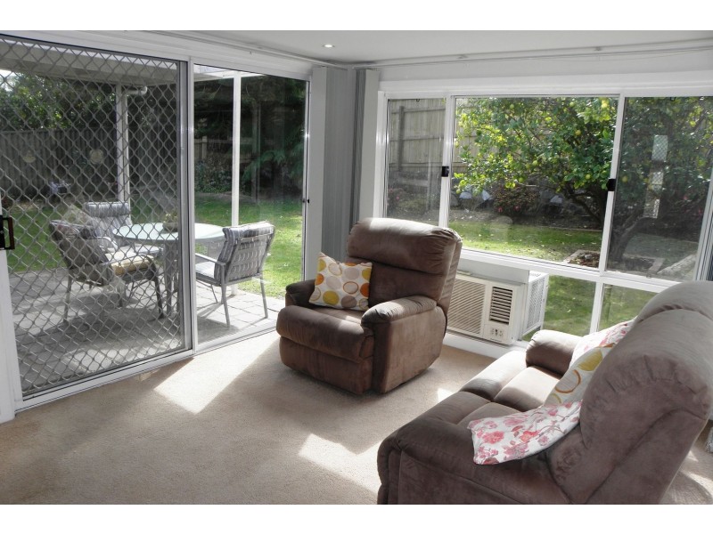 6 Macrae Court, Lakes Entrance VIC 3909