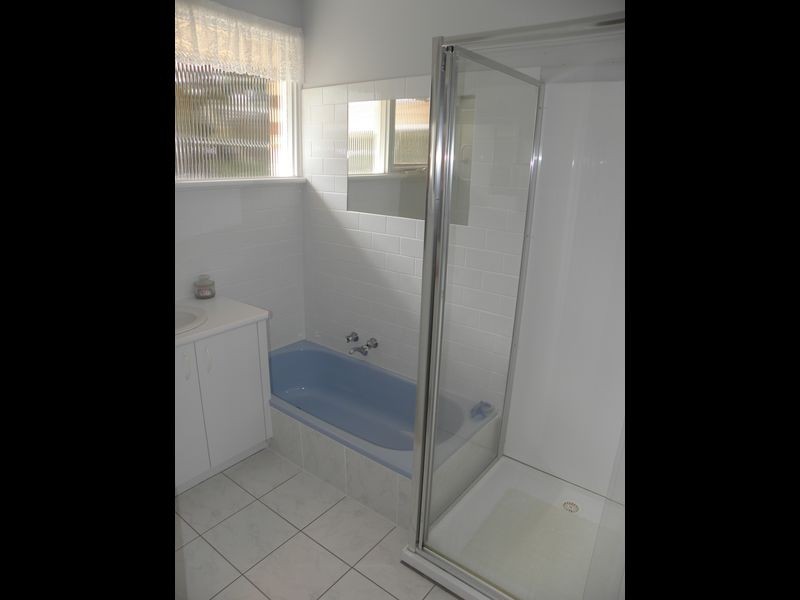 6 Macrae Court, Lakes Entrance VIC 3909