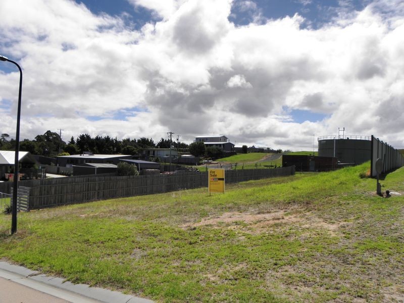 16 Tower Hill Court, Kalimna VIC 3909