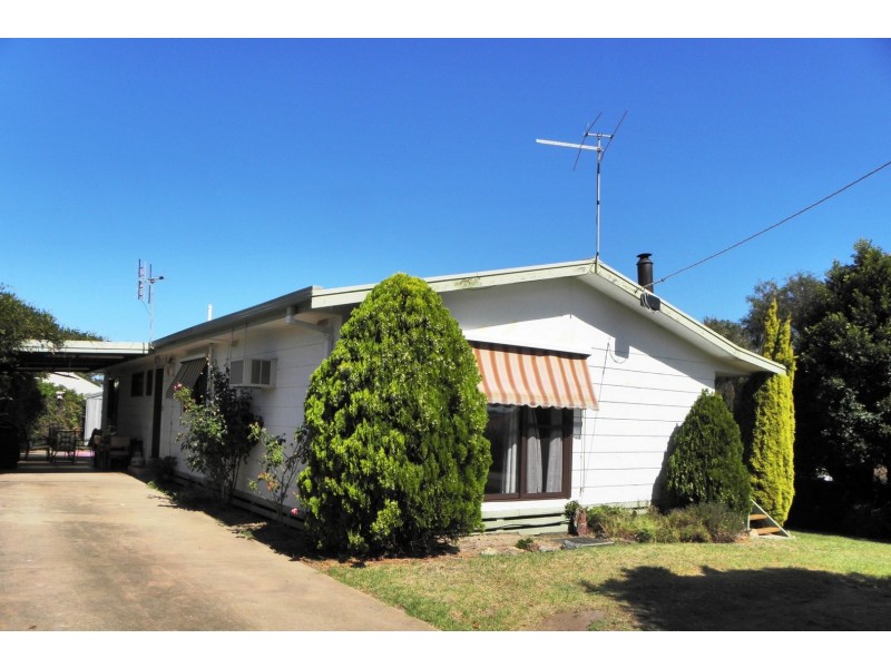 19 Uplands Avenue, Lakes Entrance VIC 3909