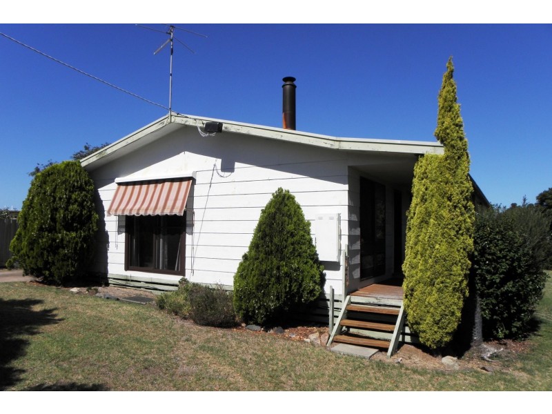 19 Uplands Avenue, Lakes Entrance VIC 3909