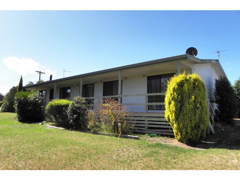 19 Uplands Avenue, Lakes Entrance VIC 3909