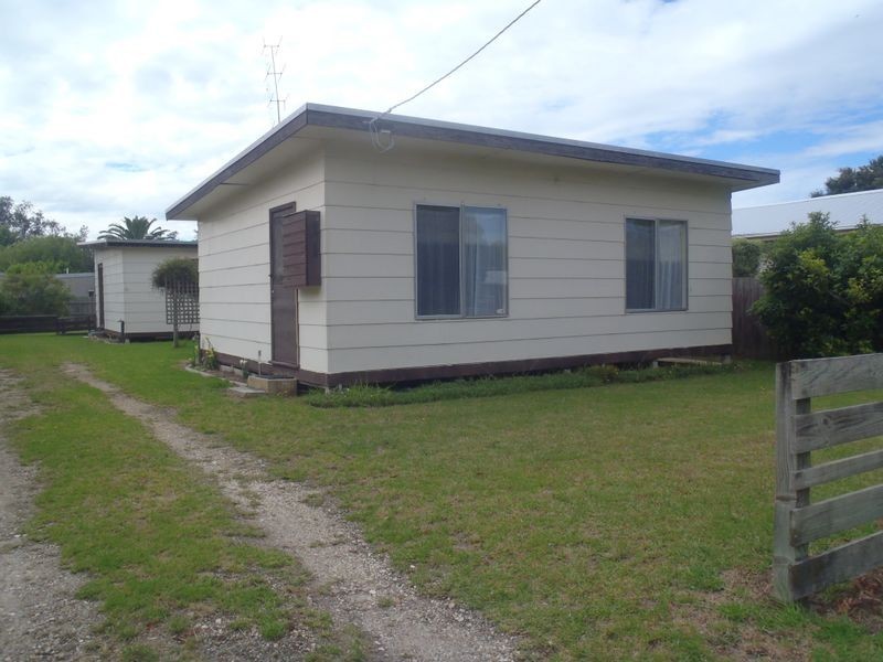 6 Fish Street, Lakes Entrance VIC 3909