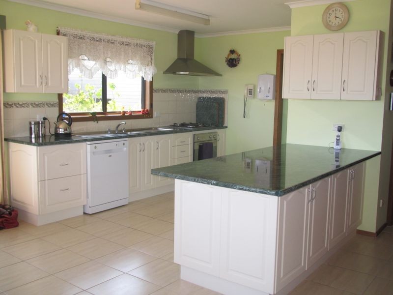 30 Oceanview Parade, Lakes Entrance VIC 3909