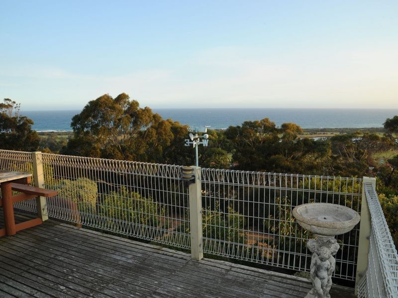 30 Oceanview Parade, Lakes Entrance VIC 3909