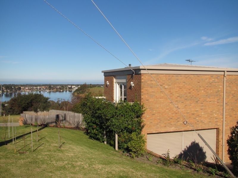 2 Bass Close, Lakes Entrance VIC 3909