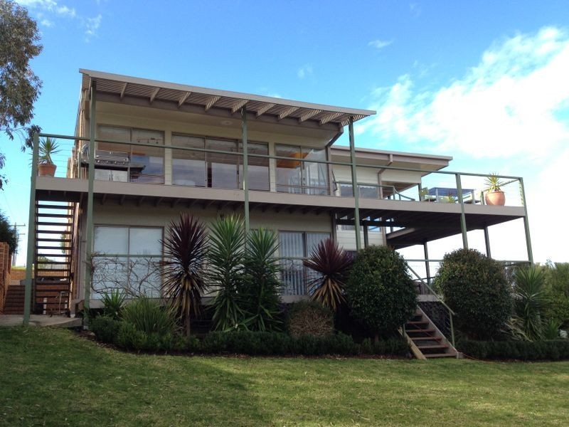 2 Bass Close, Lakes Entrance VIC 3909