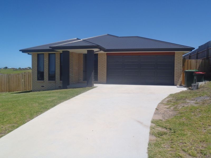 13 Westbury Way, Lakes Entrance VIC 3909
