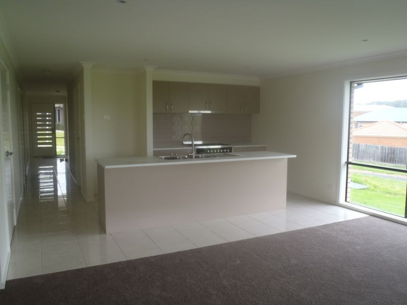 13 Westbury Way, Lakes Entrance VIC 3909