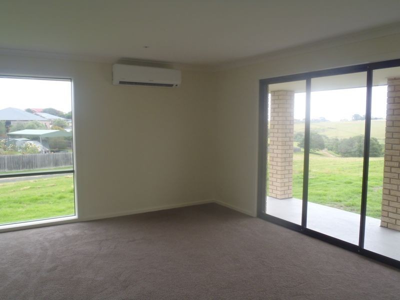 13 Westbury Way, Lakes Entrance VIC 3909