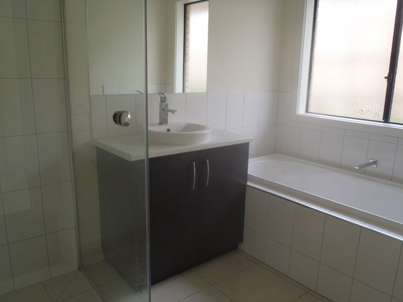 13 Westbury Way, Lakes Entrance VIC 3909