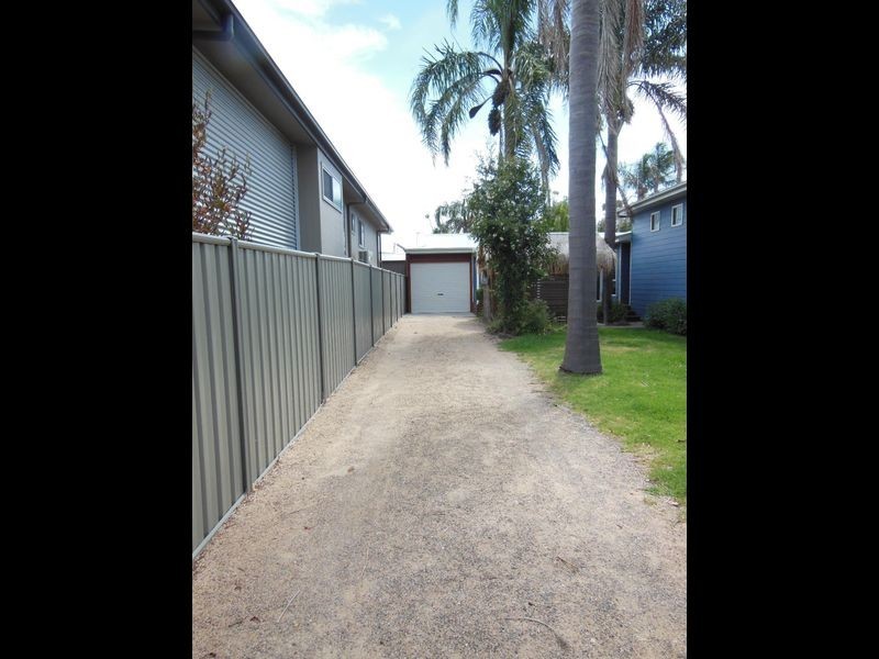 3 Merrangbaur Street, Lakes Entrance VIC 3909