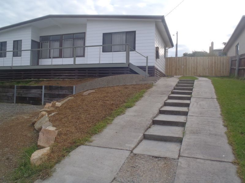 21 Daniel Street, Lakes Entrance VIC 3909