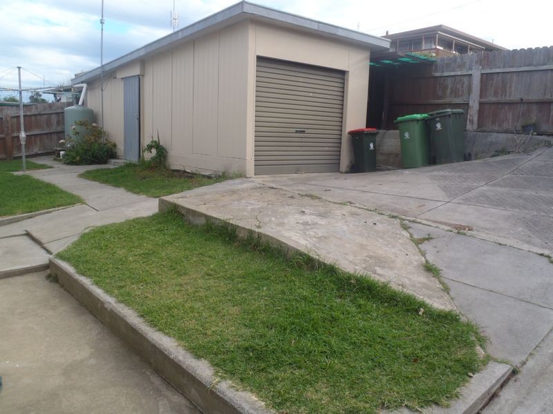 21 Daniel Street, Lakes Entrance VIC 3909