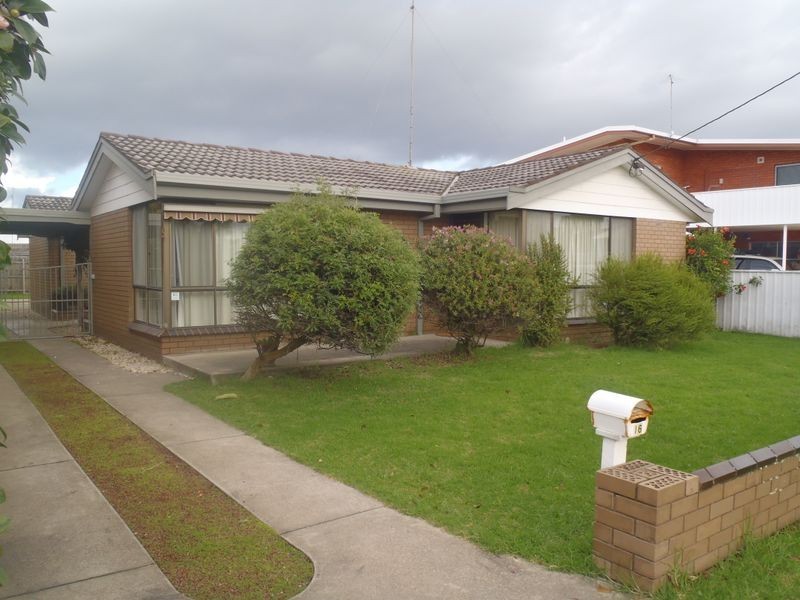 16 Rowe Street, Lakes Entrance VIC 3909