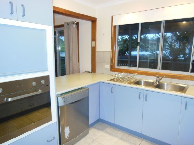 10 Bulmer Street, Lake Tyers Beach VIC 3909