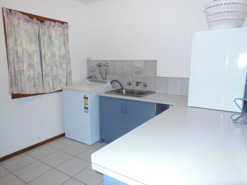 10 Bulmer Street, Lake Tyers Beach VIC 3909