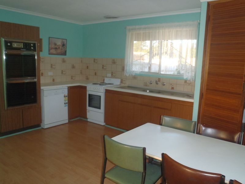 13 Lyrebird Court, Lakes Entrance VIC 3909