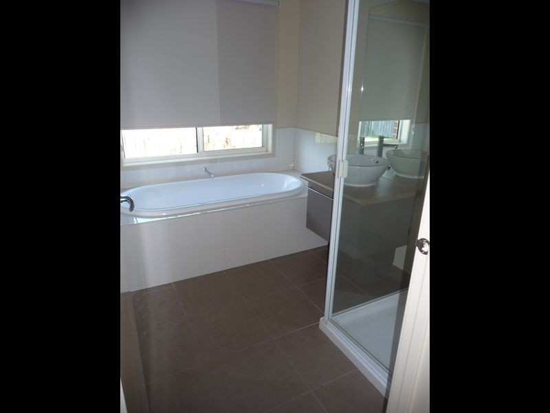 3 Banksia Court, Lakes Entrance VIC 3909