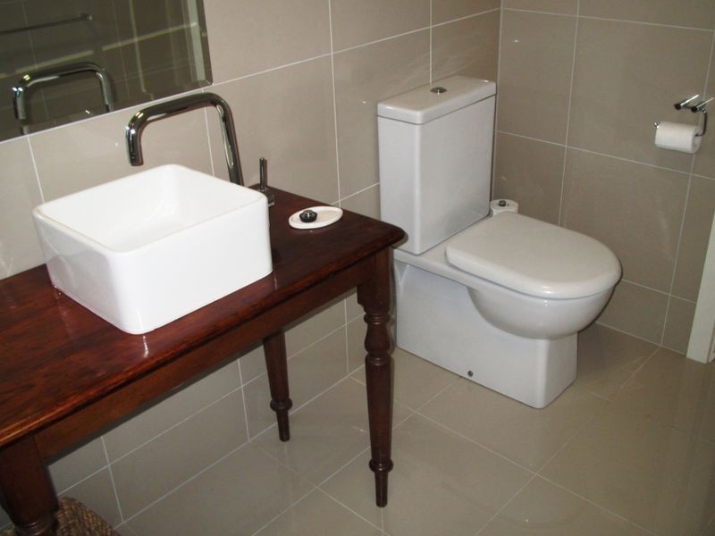 18 Middle Street, Lakes Entrance VIC 3909