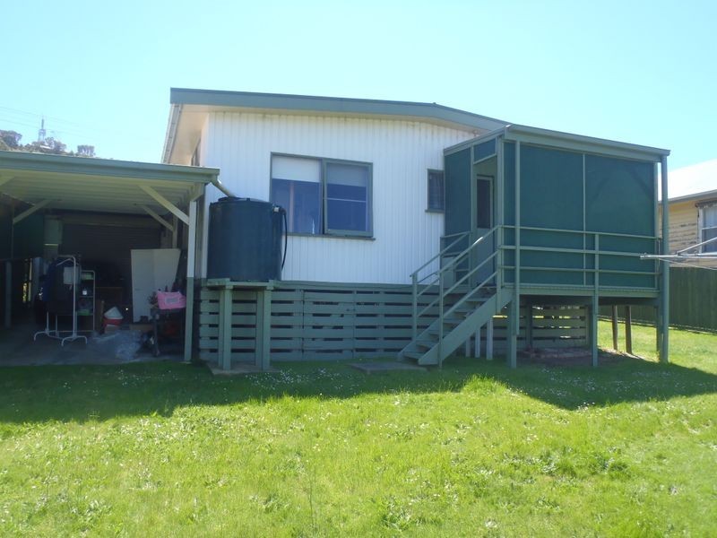 16 Robin Street, Lakes Entrance VIC 3909