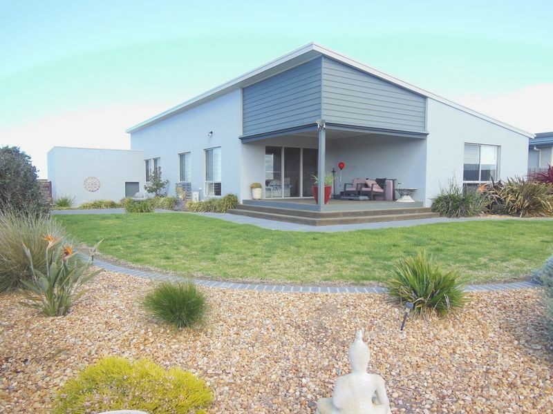 13 Bream Road, Lake Tyers Beach VIC 3909