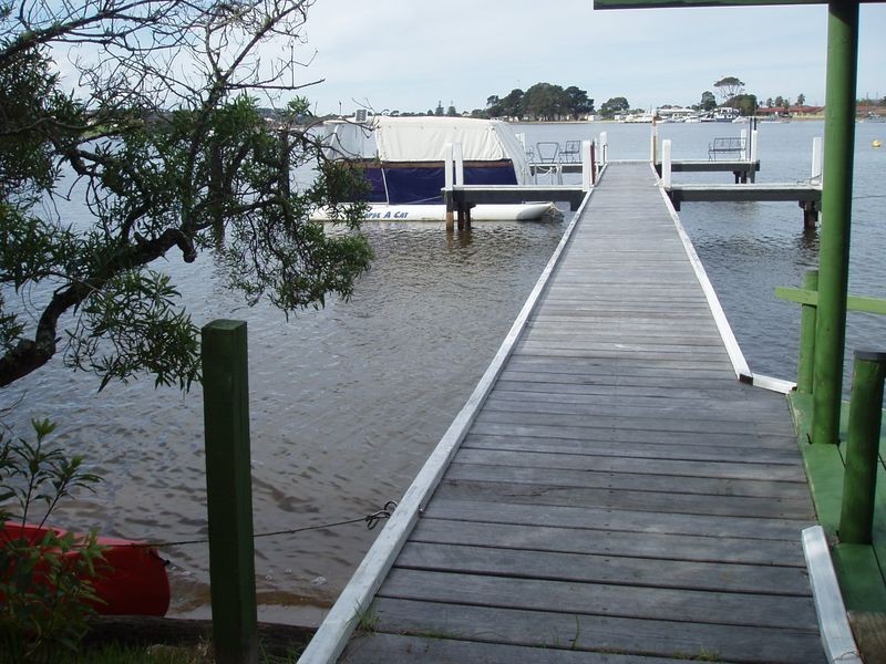 4B Wattlebird Close, Lakes Entrance VIC 3909