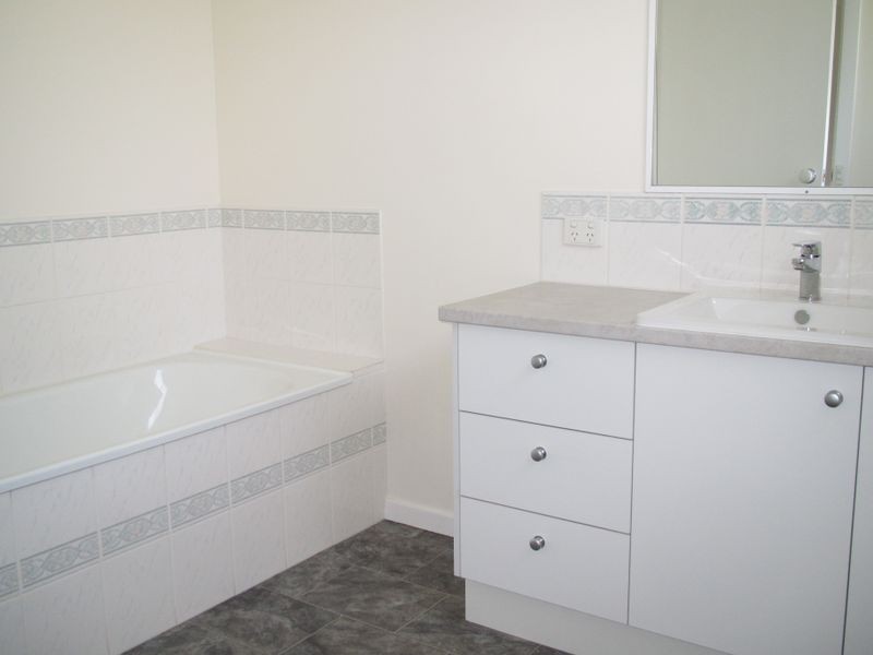 18 Long Street, Lakes Entrance VIC 3909